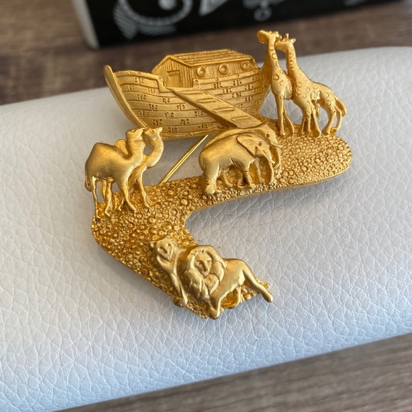 Jewelry - Noah’s Arc Gold Brooch/Pin -Laura Gayle